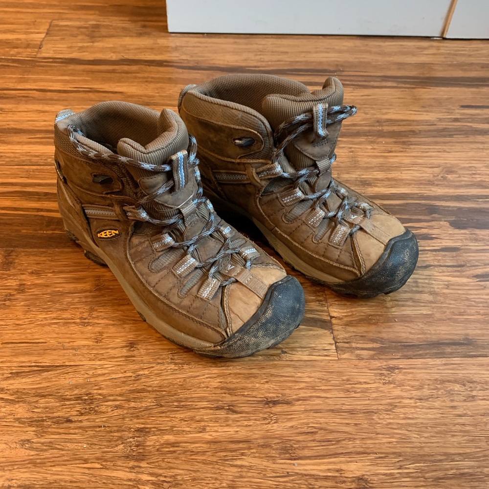 Keen hiking boots VGUC